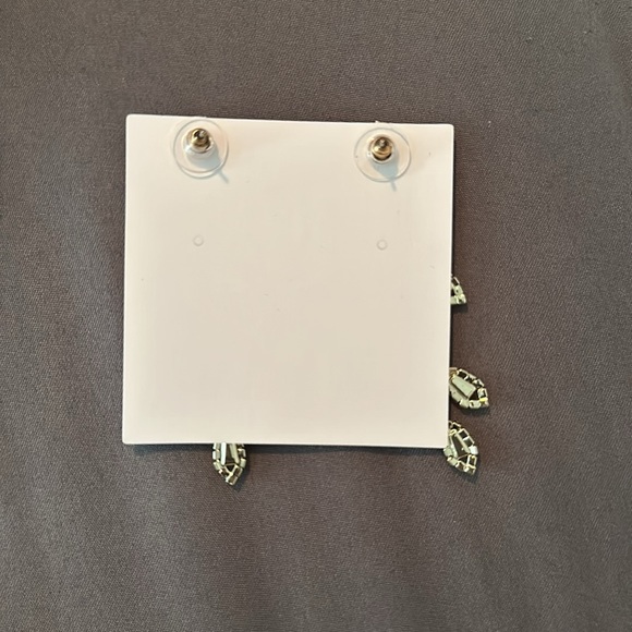 Gorgeous leaf shape dangling earrings - Picture 2 of 3